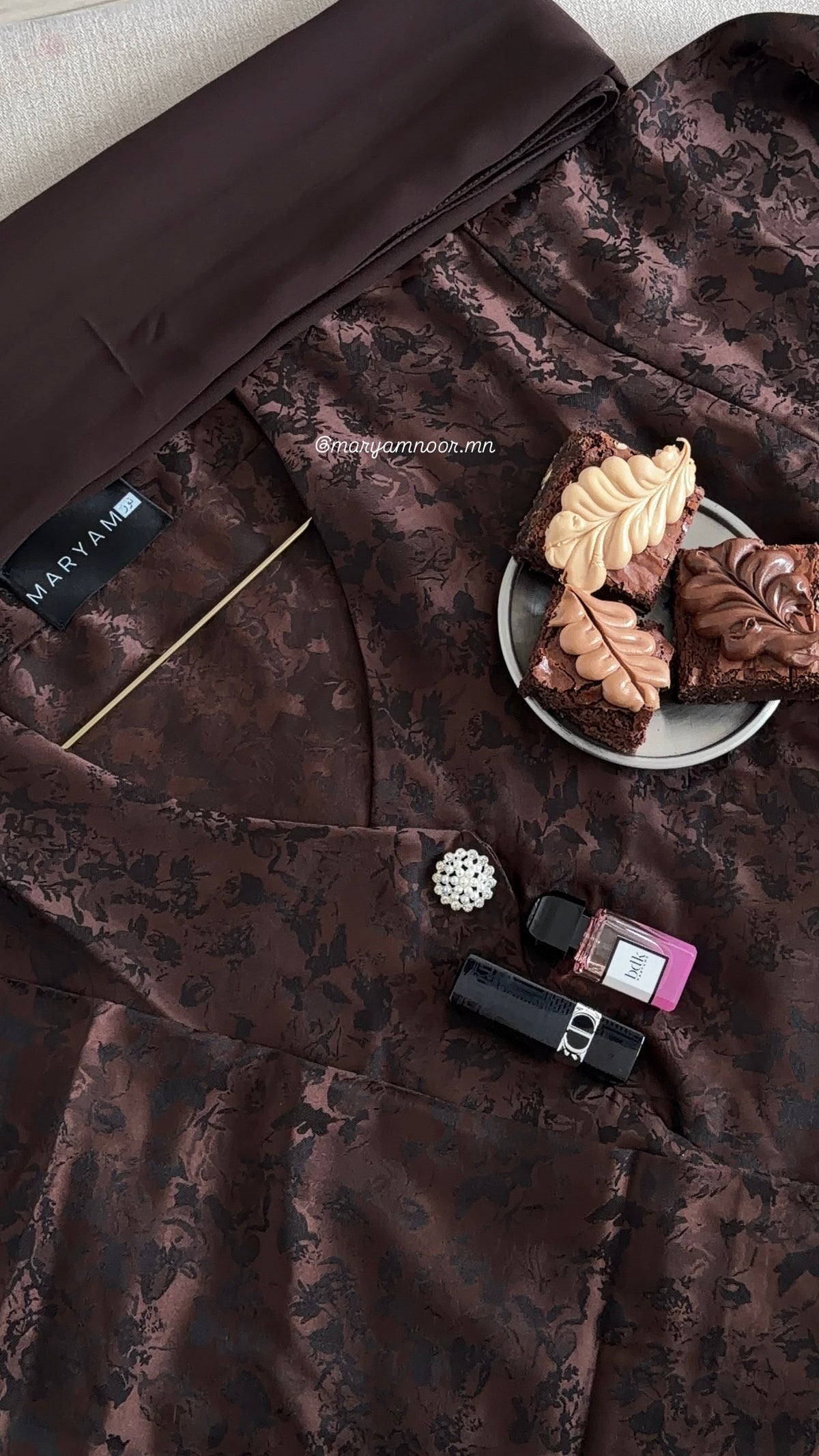 Noor in chestnut