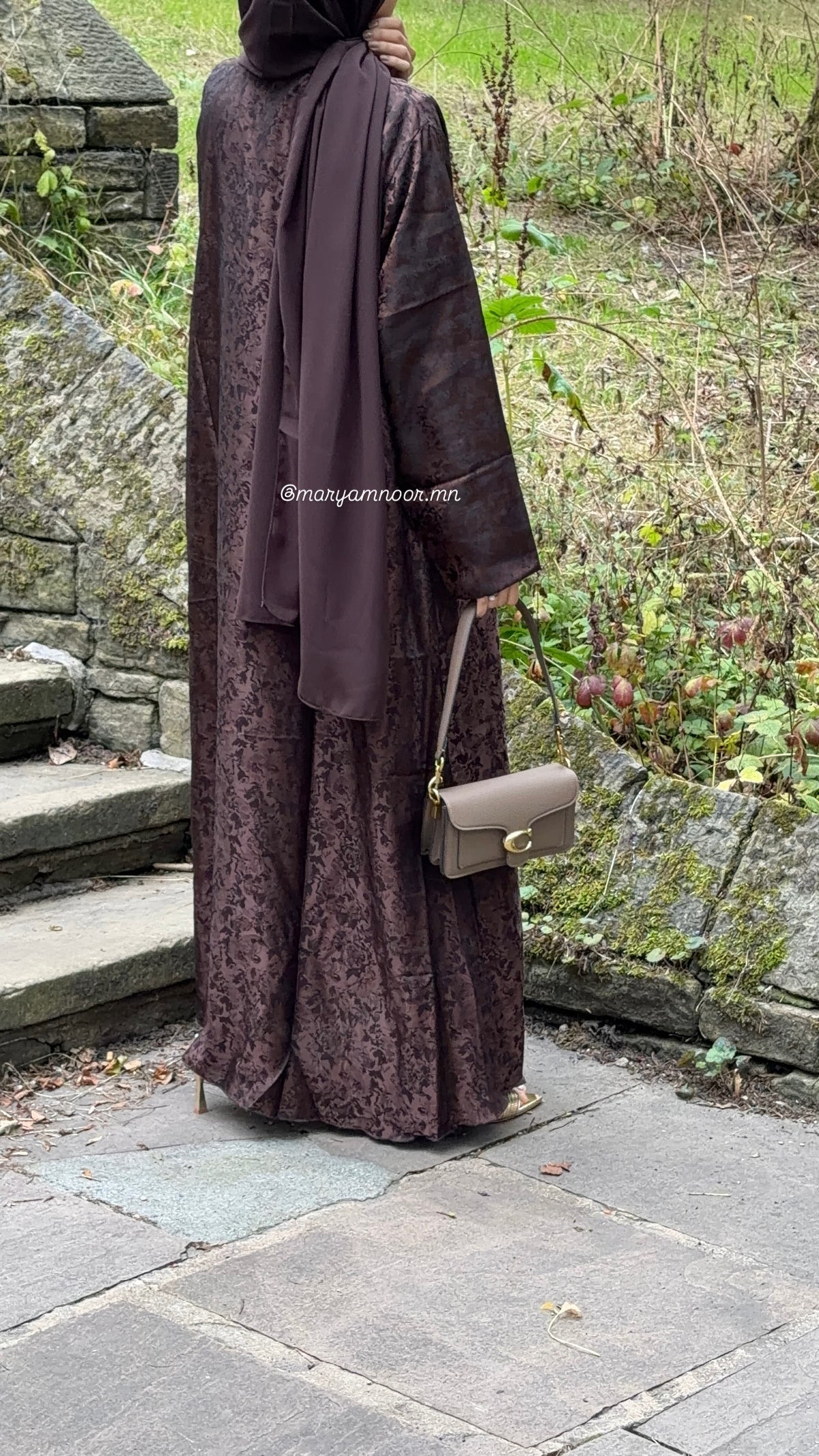 Noor in chestnut